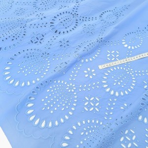 Destock 1.5m tissu broderie anglaise coton popeline soyeux bleu largeur 152cm 