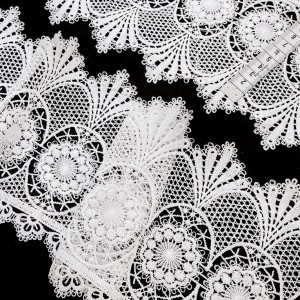 Destock lot 4.5m dentelle guipure satinée fluide écrue largeur 15cm