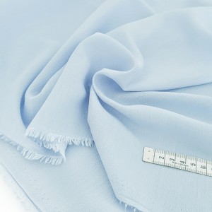 Destock 2.9m tissu crêpe polyester imitation soie doux fluide bleu pâle  largeur 136cm