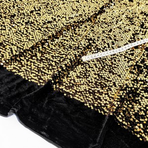 Destock coupon tissu sequins brodés sur jersey velours fluide forme 130x120x120cm