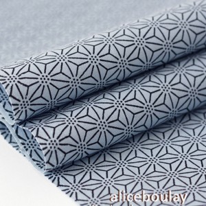 Tissu japonais étoiles asanoha noir fond bleu fumé x 50cm