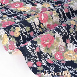 Tissu japonais style traditionnel fleuri fond noir x 50cm