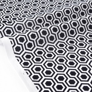 Tissu américain motifs géométrique noir sur fond blanc x 50cm 