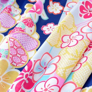 Tissu Japonais kimono fleuri rose jaune sur fond bleu x 50cm 