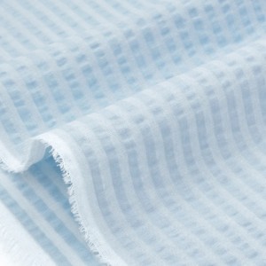 Tissu coton polyester gaufré bleu pâle x 50cm