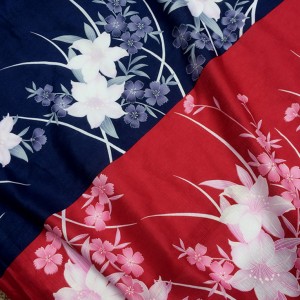 https://aliceboulay.com/9352-26401-thickbox/tissu-japonais-kimono-fleuri-sur-fond-bleu-et-rouge-x-50cm-.jpg
