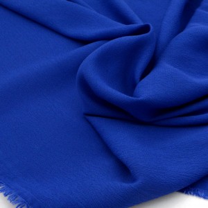 https://aliceboulay.com/9391-26493-thickbox/tissu-crepe-de-rayonne-soyeux-bleu-x-50cm-.jpg